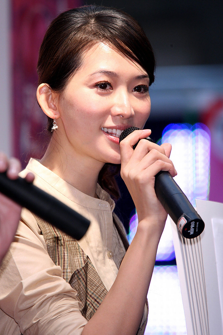 [肥皂]对老公卑躬屈膝[舞狮]穿和服大秀身材[弱]  林志玲结婚生子后