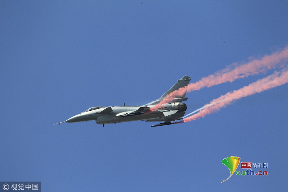 帅爆了!珠海航展歼10b连续上演眼镜蛇机动一幕