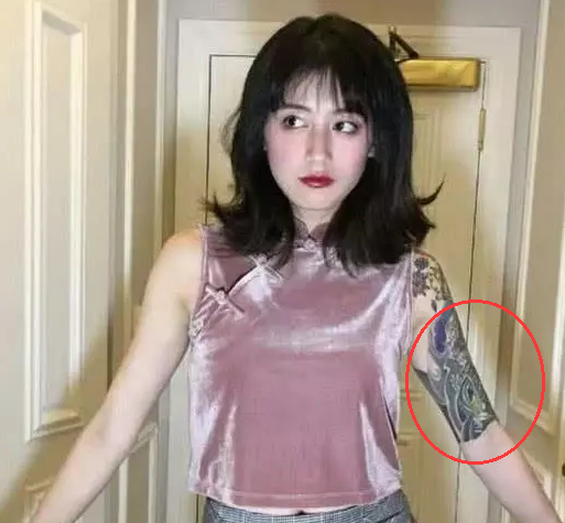 黑尾酱晒"肚兜"照,粉丝全程在欣赏身材,网友:手臂才是重点!