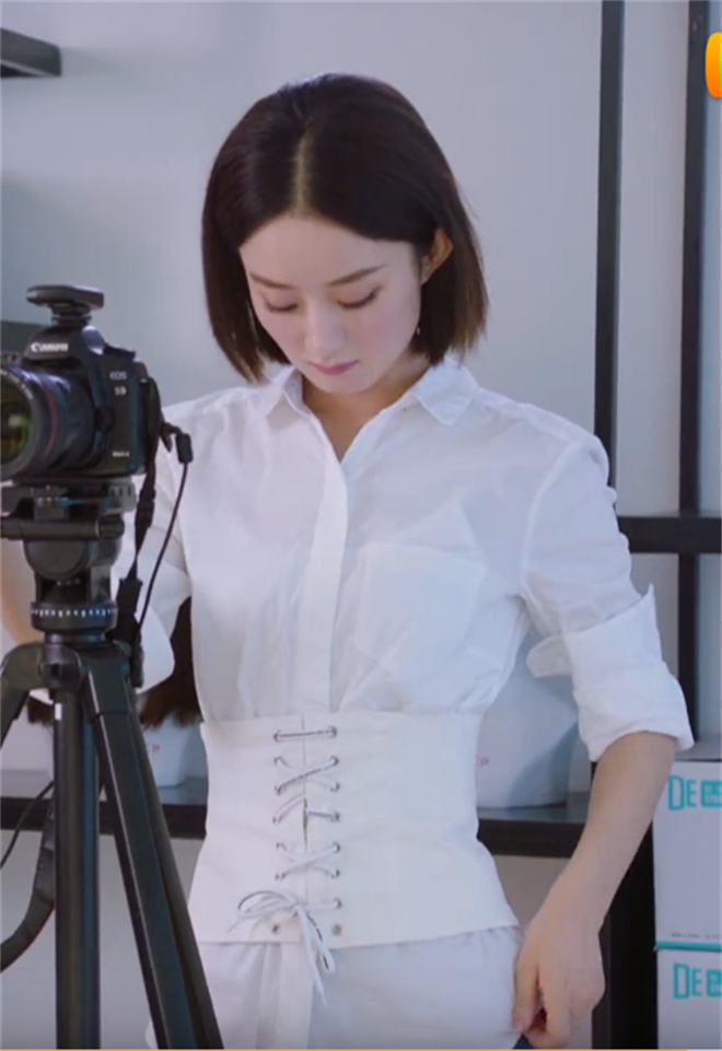 看《倾城时光》学赵丽颖穿搭,白衬衫既可以很职业也可以很甜美