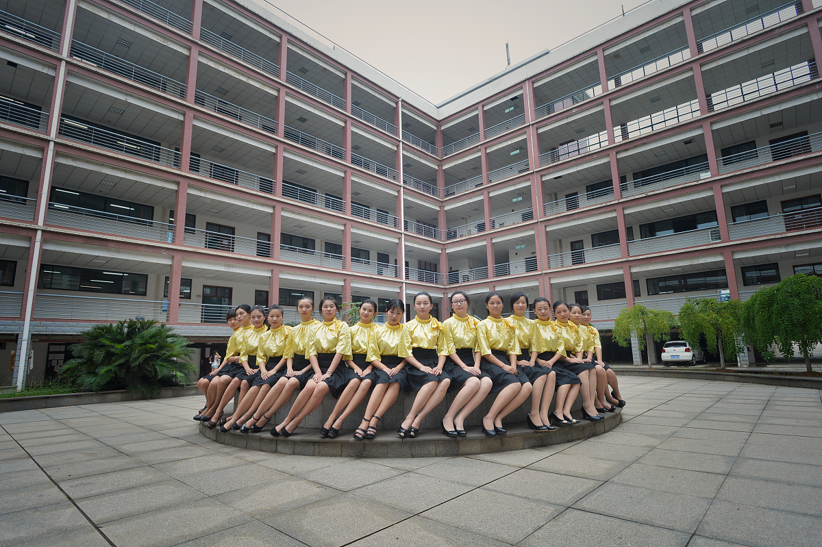 重庆学美术的职高学校