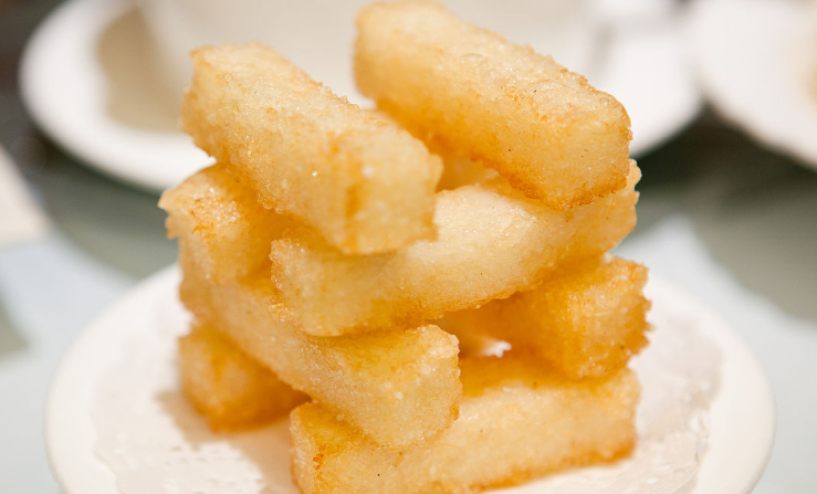 油炸年糕:外皮金黄酥脆,口感甜而不腻,中国的传统食物