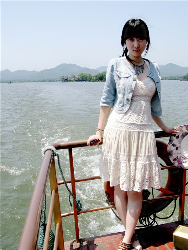 我不禁想起我国另外一个最新的直辖市-重庆,它以热辣的火锅,美食,美女