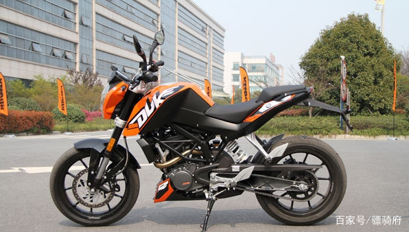 兩個小鋼炮的對決——ktm duke 200 vs 春風nk250