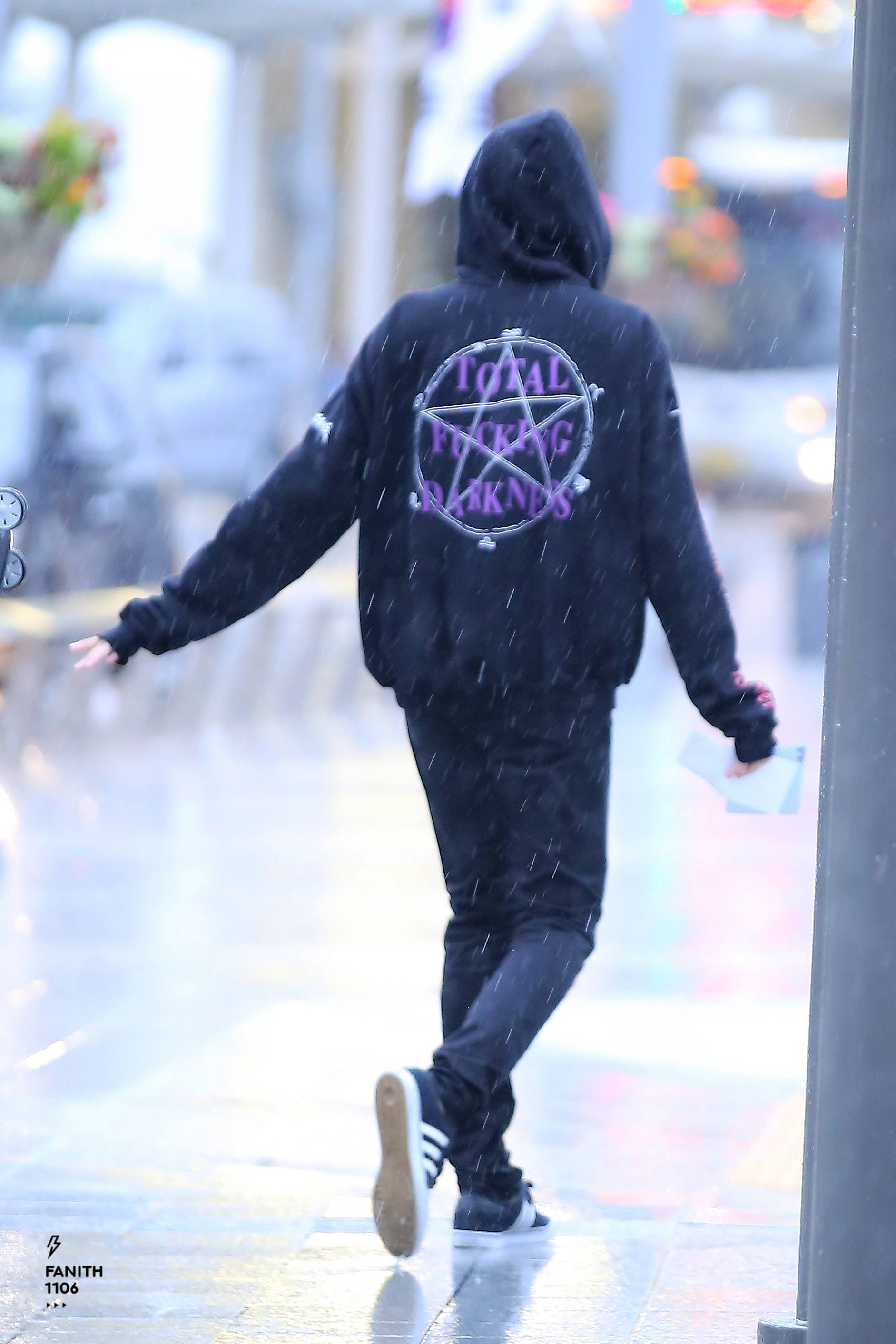 吴亦凡:好看的人连背影都像一幅画