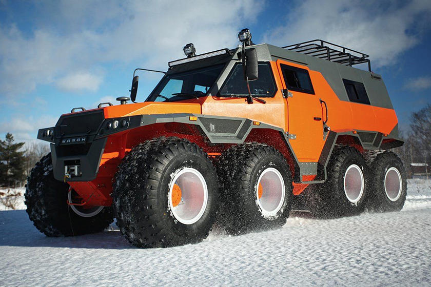 一组专业的全地形车atv,含《速度与激情8》中的ripsaw ev2履带车