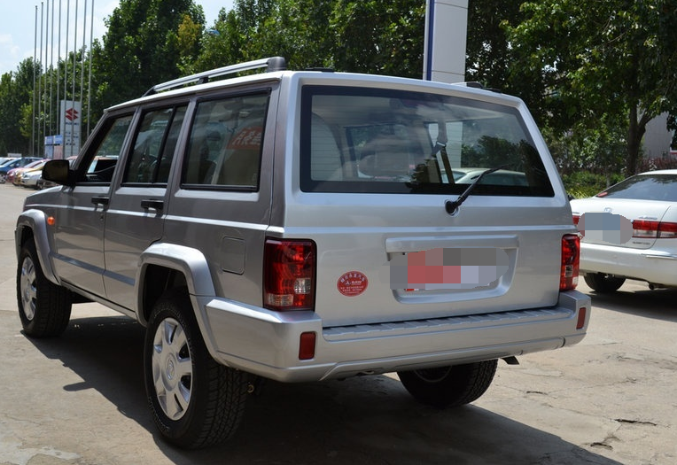 车身线条流畅,北汽制造骑士s12 2.2四驱豪华型,内饰做工精细