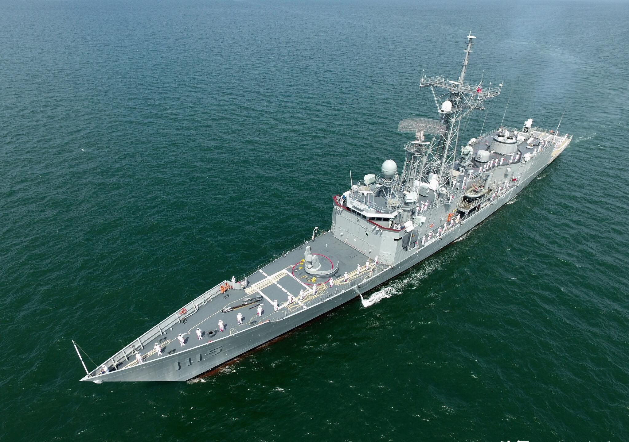 级的许多重要系统与结构设计都秉持着次等护航舰艇"能省则省"的原则