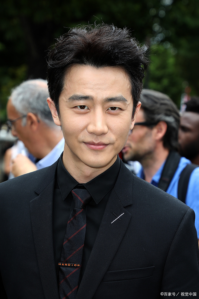 正午阳光新剧曝光:黄轩李庚希组"悬疑父女档"