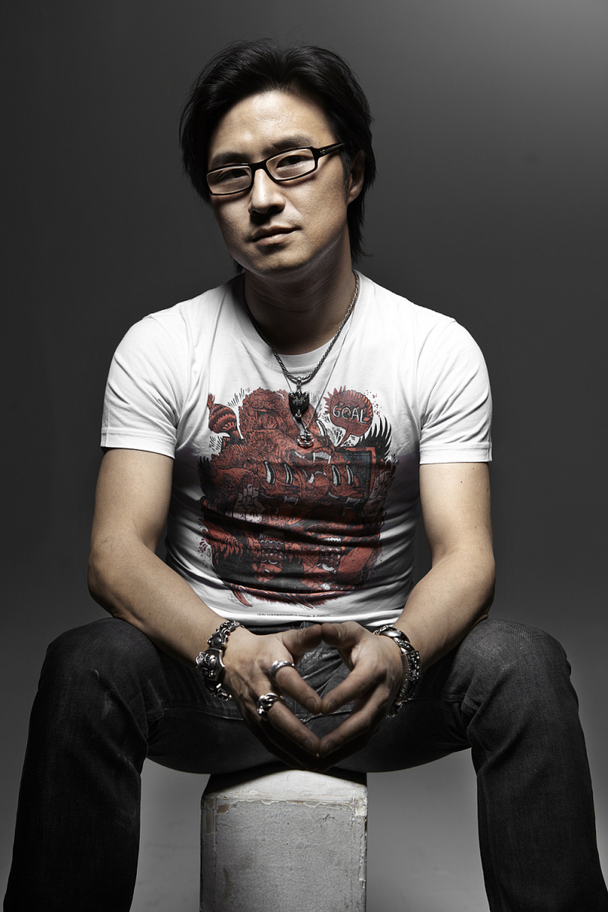 汪峰的新歌发布和巡演官宣期间总是准确预测热点事件的发生,如张恒发