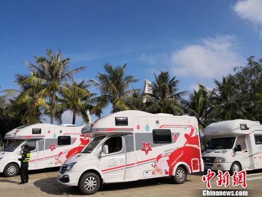 高端房车露营休闲装备齐聚海南海口展出