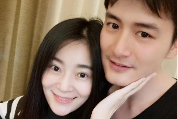 曾在剧中扮演母子,在戏外却是夫妻,生下双胞胎儿子取名很有趣!