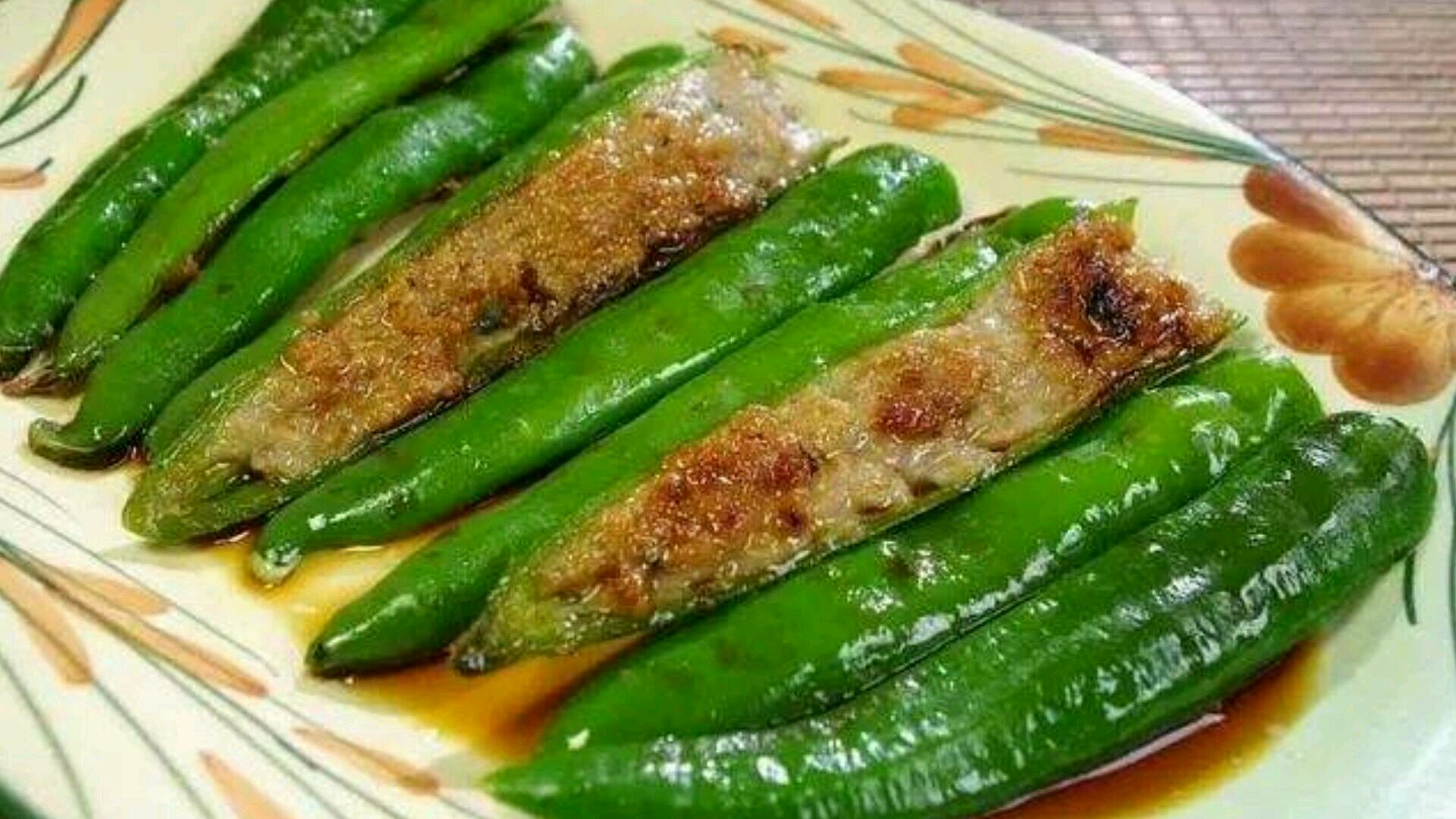 青椒包肉的简单做法,香辣过瘾,营养又美味,特下饭真的太好吃了