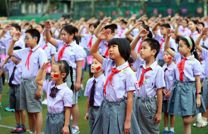 清华开学迎来3800名新生,一组数据让人心疼:穷学生不配读名校?
