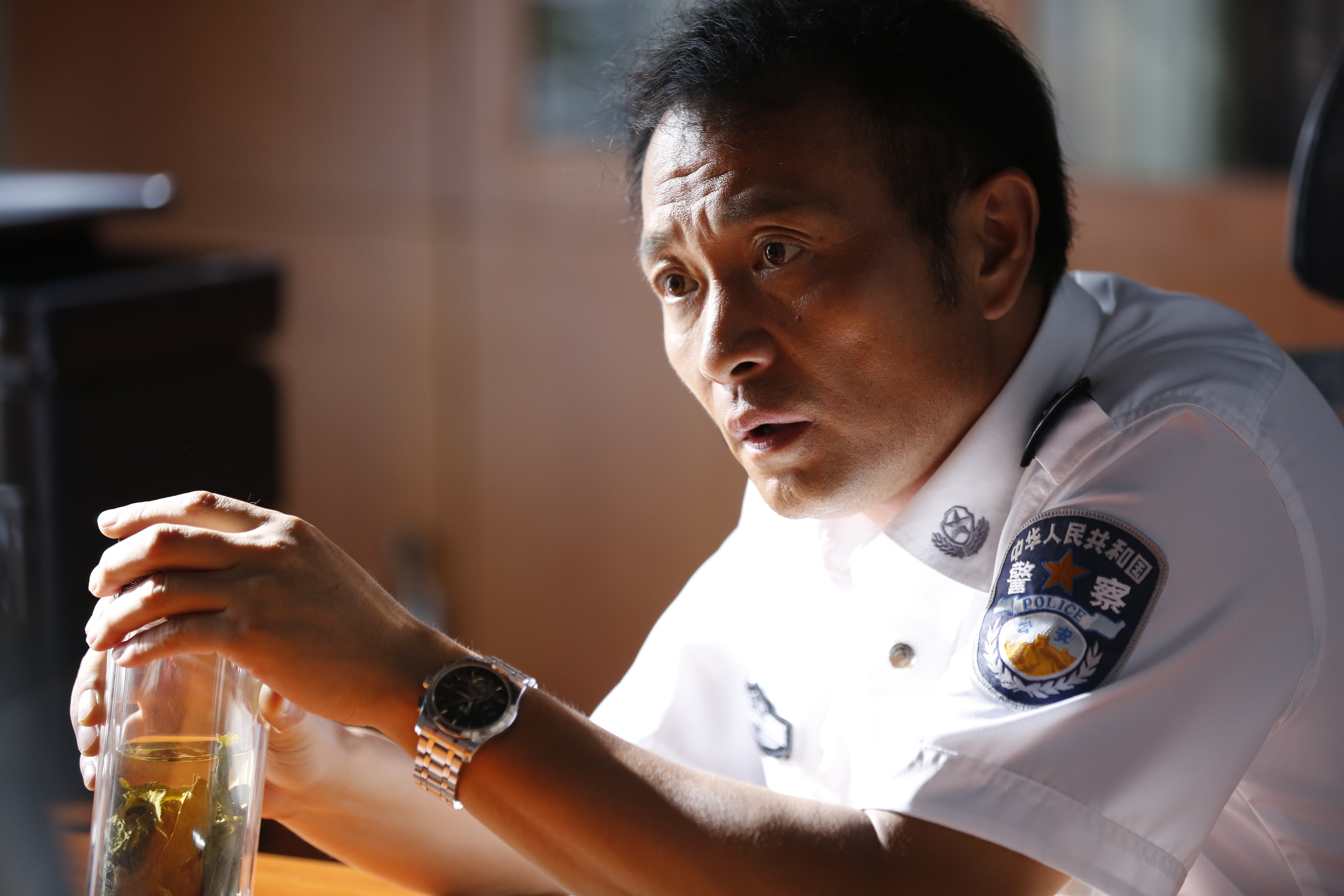 张潮: "六组"郑一民 二级警督,属于典型的"人老心不老".