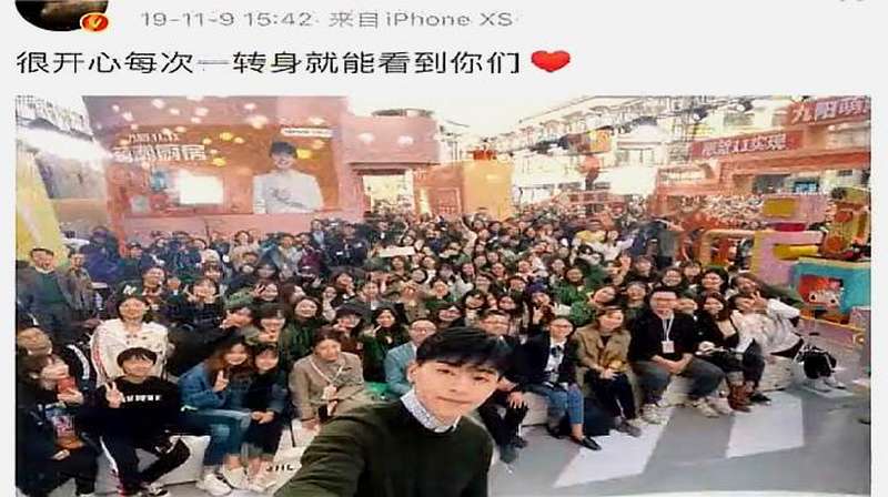 邓伦走到哪都会跟粉丝合影太暖心粉丝你的温柔我们都懂