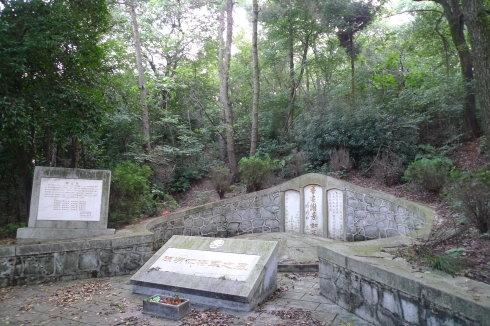 同样是国军"猛将",孙立人墓地如此豪华,陈明仁墓地一言难尽