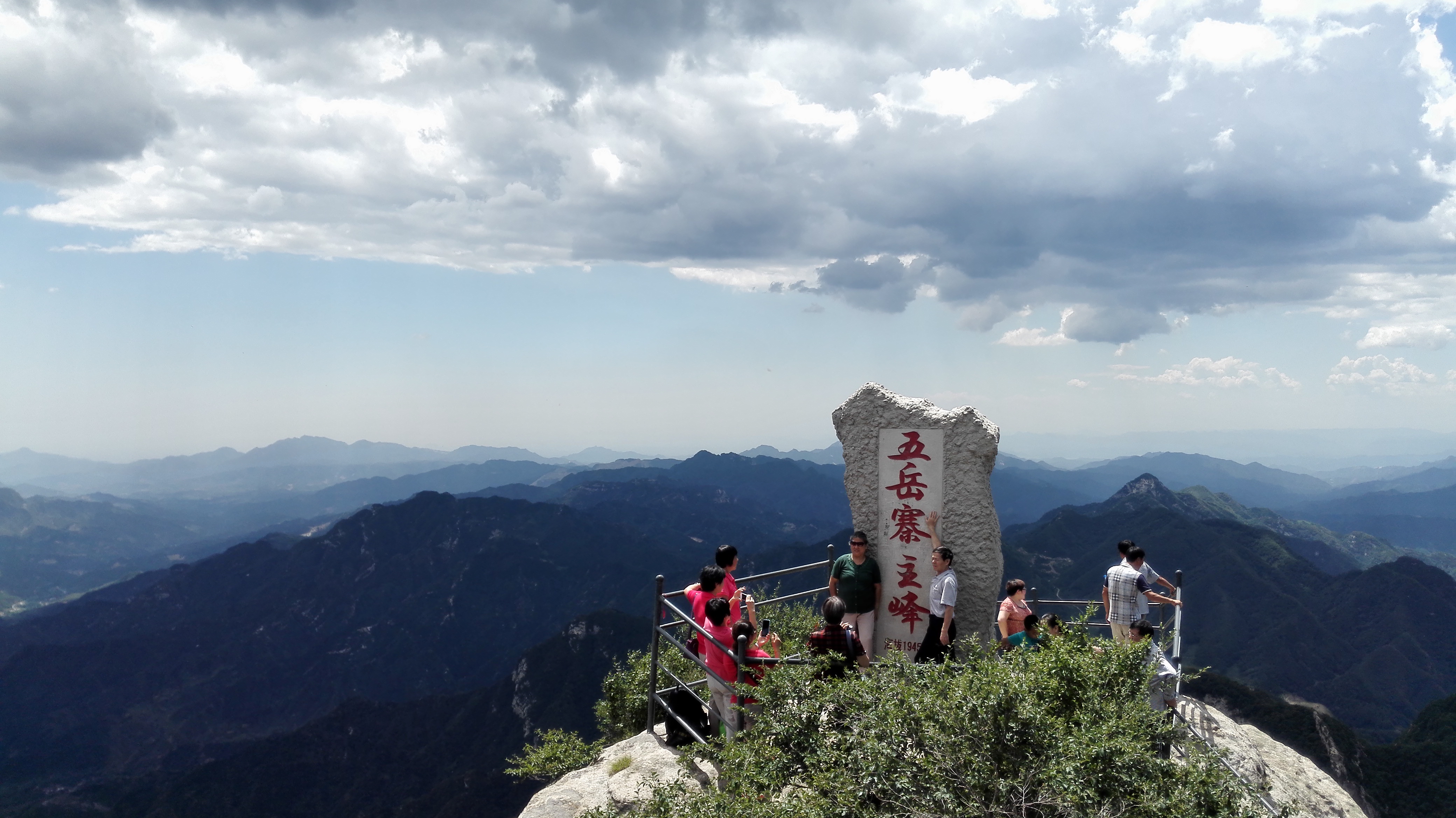 石家庄的五岳寨有五岳之特点而得名,美景令人百观不厌,遐想无限