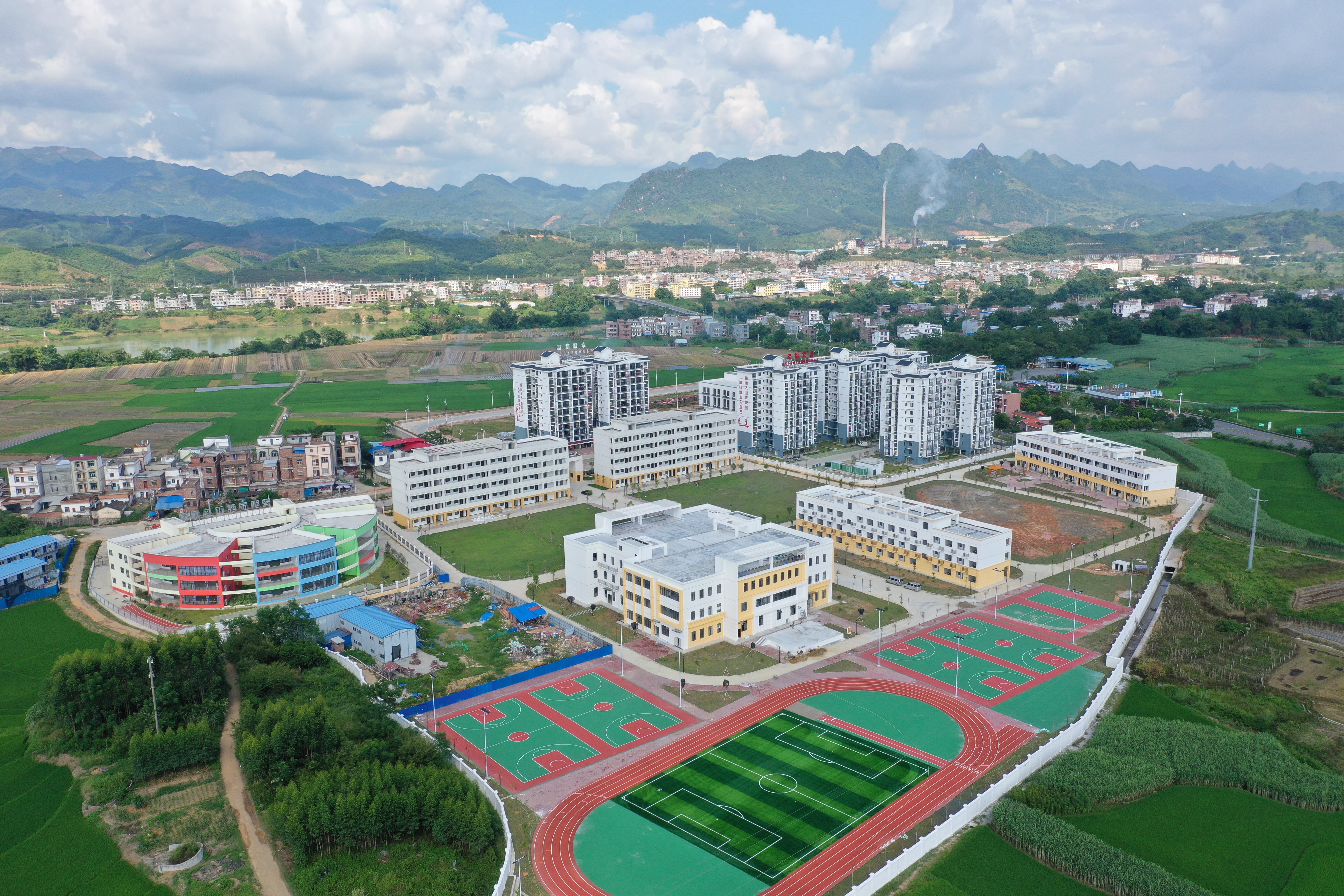 广西田东:多措并举助脱贫(8)