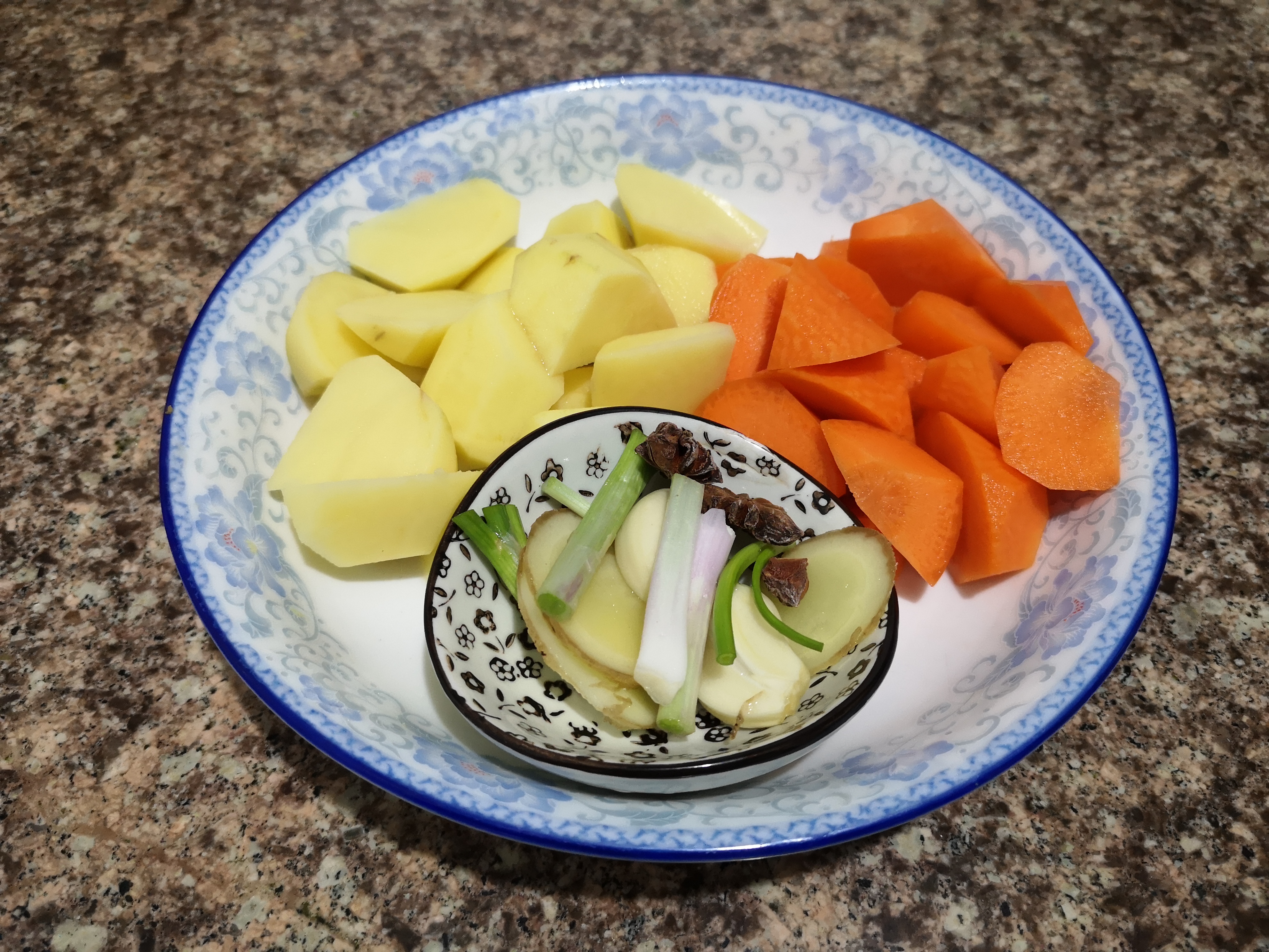 自己炖牛肉总是又老又柴?只需加一个它,牛肉软烂入味又好吃