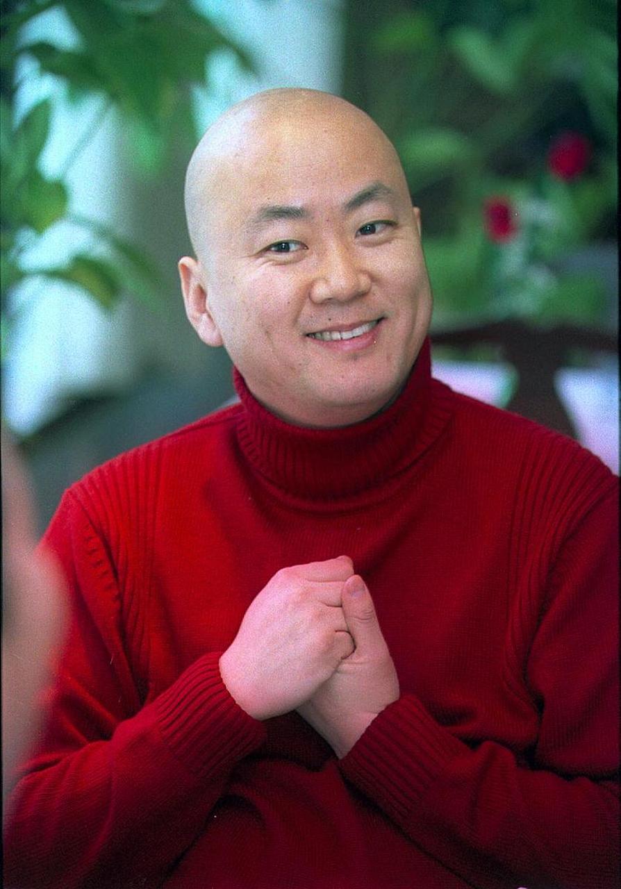 "面对亲戚的提问,郭冬临哭笑不得,坦言:"都是舞台上的搭档".