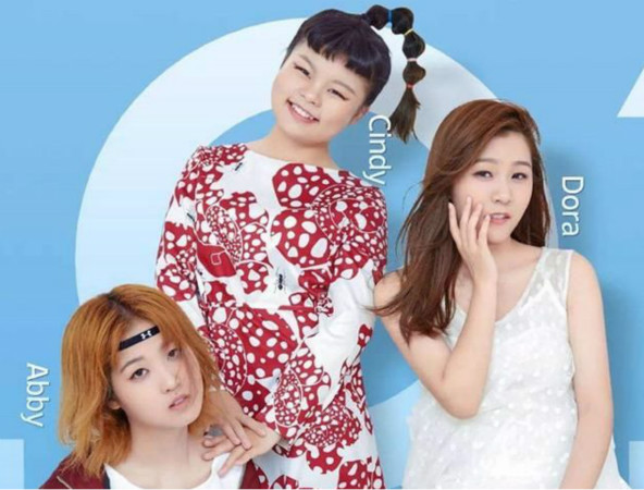 3unshine又作妖?c皇裸色连体裤丑出新高度,网友直呼太早熟!