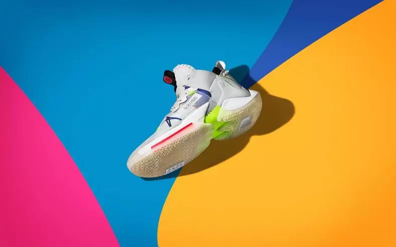 威少2代签名鞋se版本,大玩解构主义!