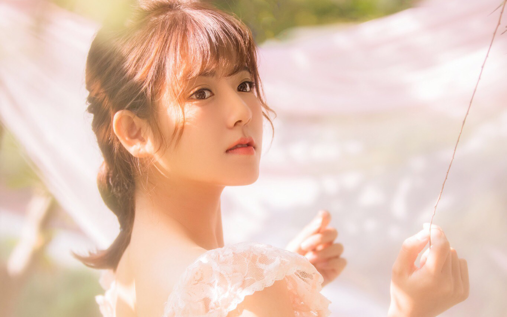 凌慕白,你不过是仗着我爱你,才敢这样肆无忌惮的伤害我!