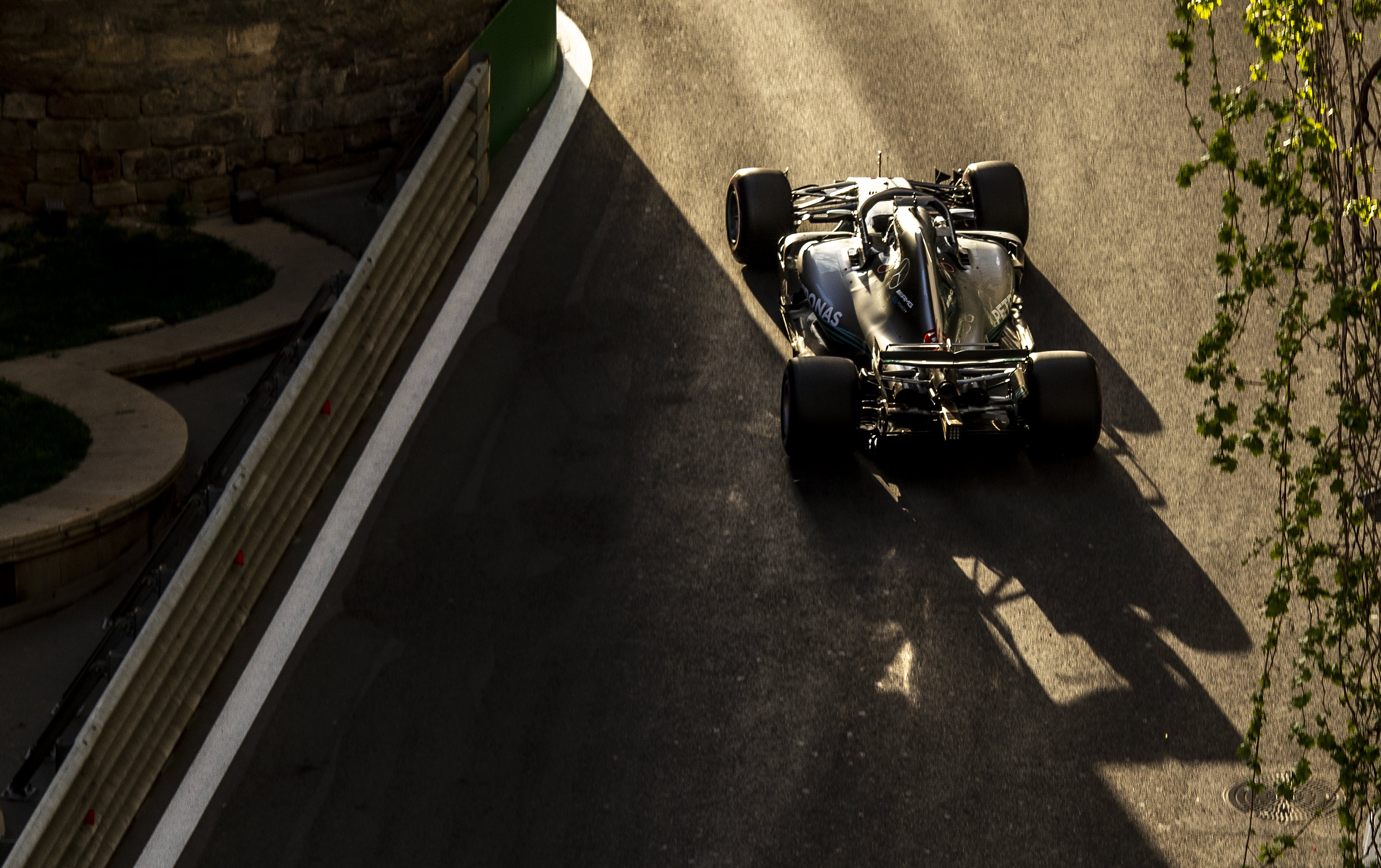 赛车——阿塞拜疆大奖赛:维特尔获杆位(4)