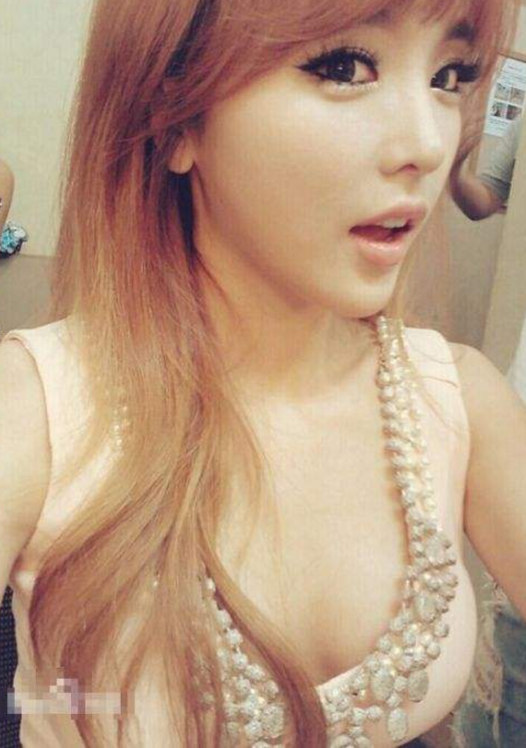 洪真英内衣f奶写真,红色内衣胸器呼之欲出,网友表示流鼻血了