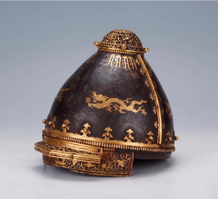 观复小宝藏/金属器2《铁鋄金龙纹头盔 明》