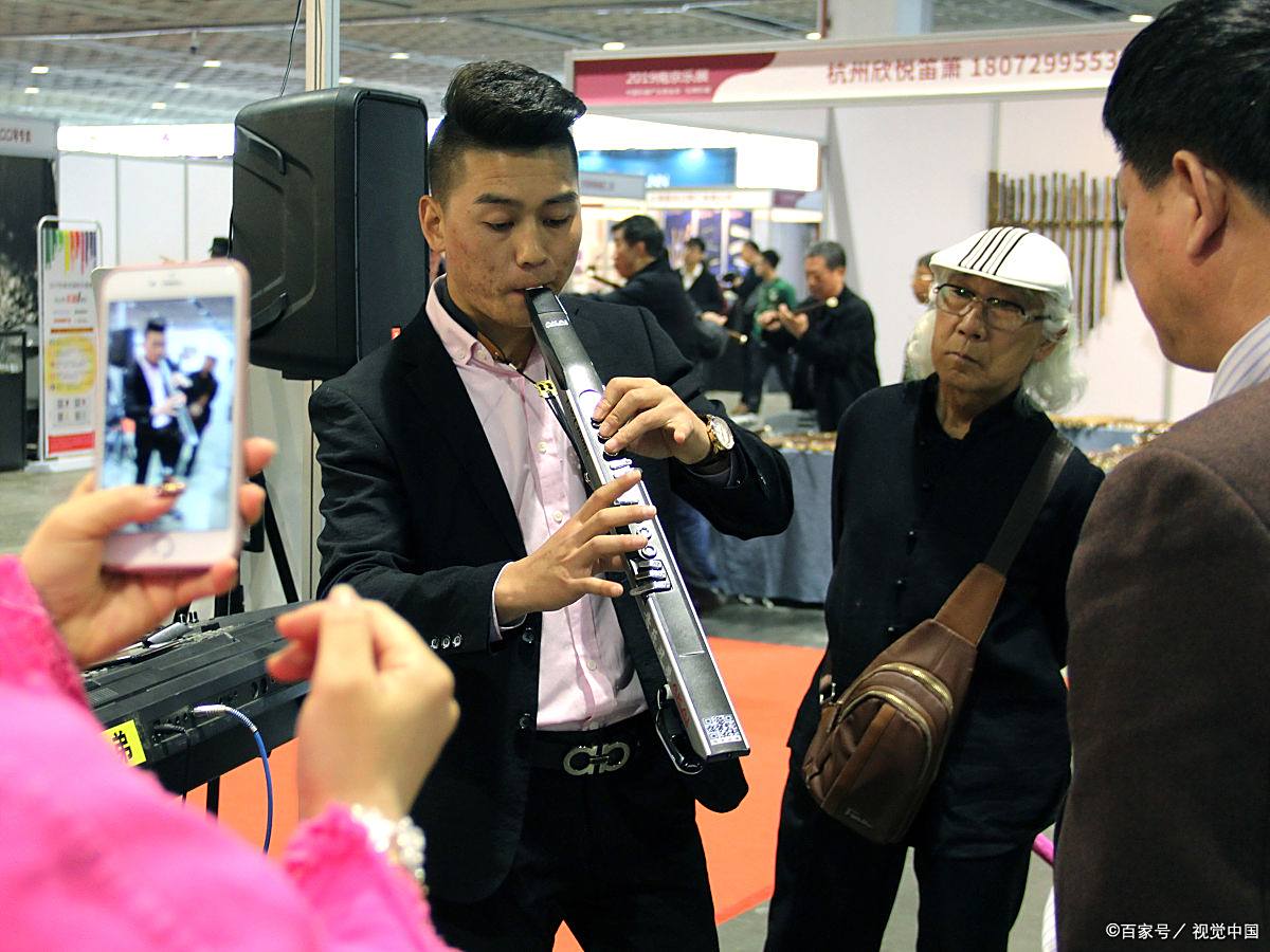 乐器演奏# 在音乐的浩瀚星空中,电吹管以其独特的音色和表现力,奏响