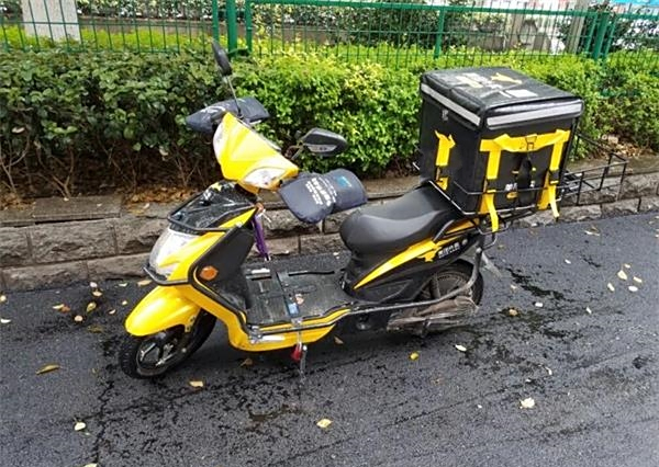 新电车外卖小哥用不惯,部分地区美团四轮车上线:月入上万是小事