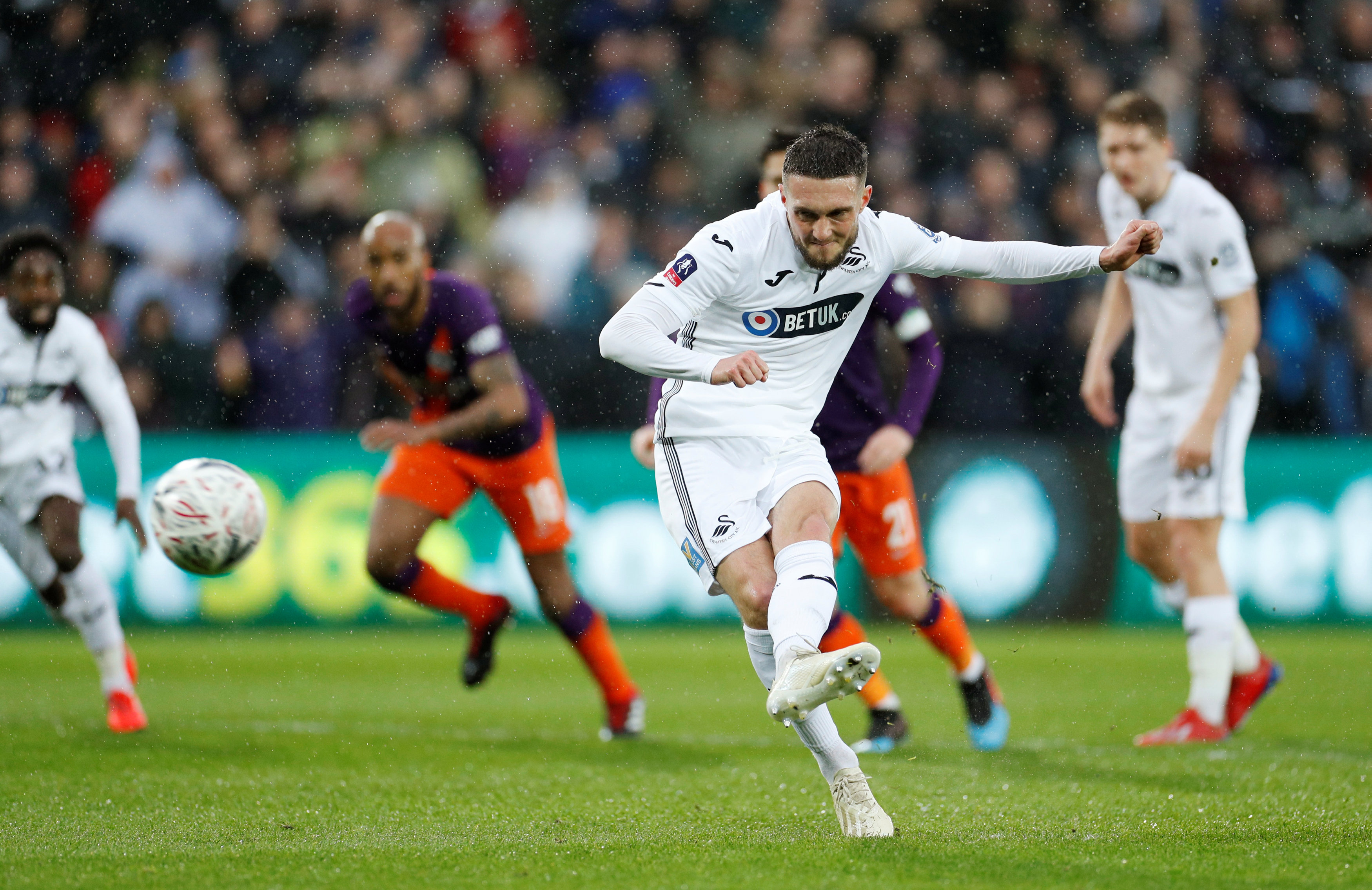 足球——足总杯:曼城逆转斯旺西晋级半决赛