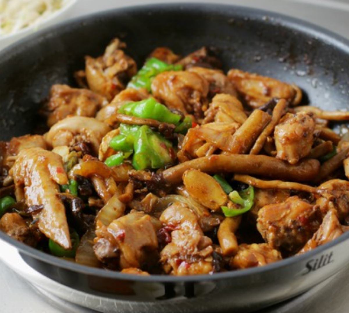 大厨揭秘两款干锅鸡秘制配方,它让干锅鸡更加美味,内含详细步骤