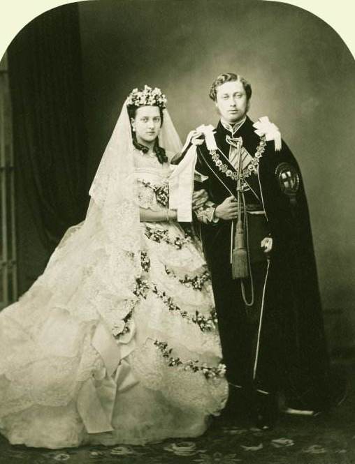 英国王太后和王后谁大图片