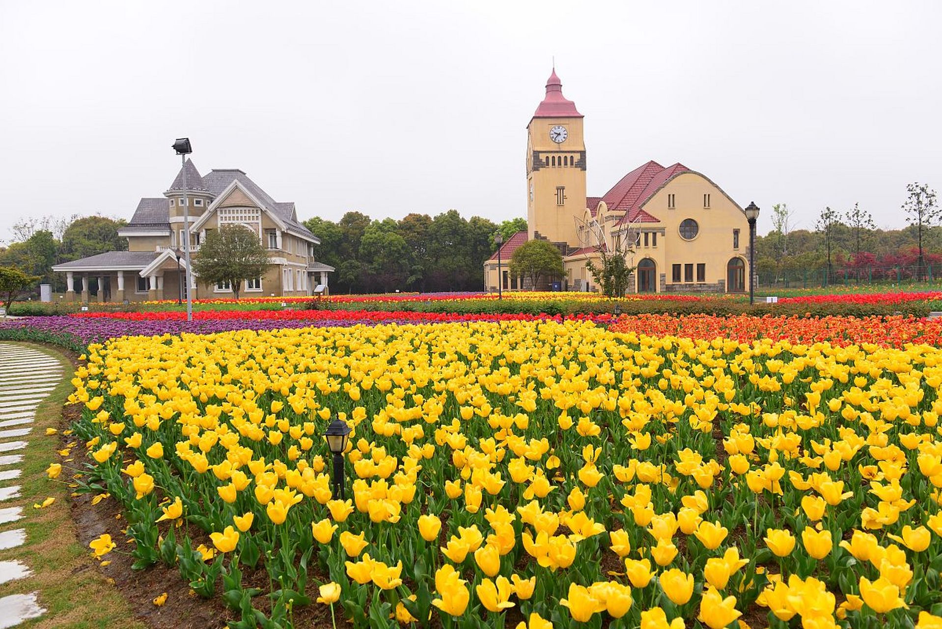 三圣花乡又称三圣花乡观光旅游区,位于四川省成都市锦江区成龙路三环
