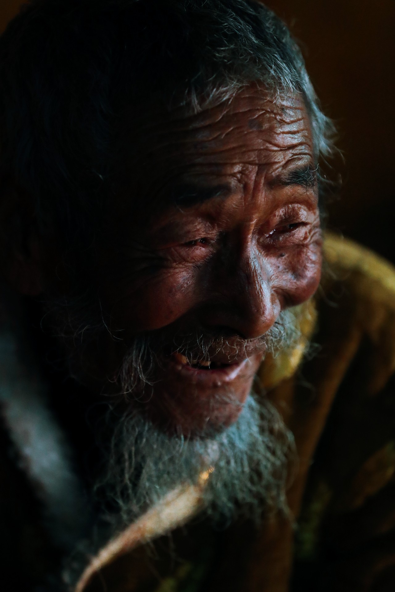 居住在宁蒗县大水沟村91岁高龄的曹长寿老人是当地有名的普米族民间