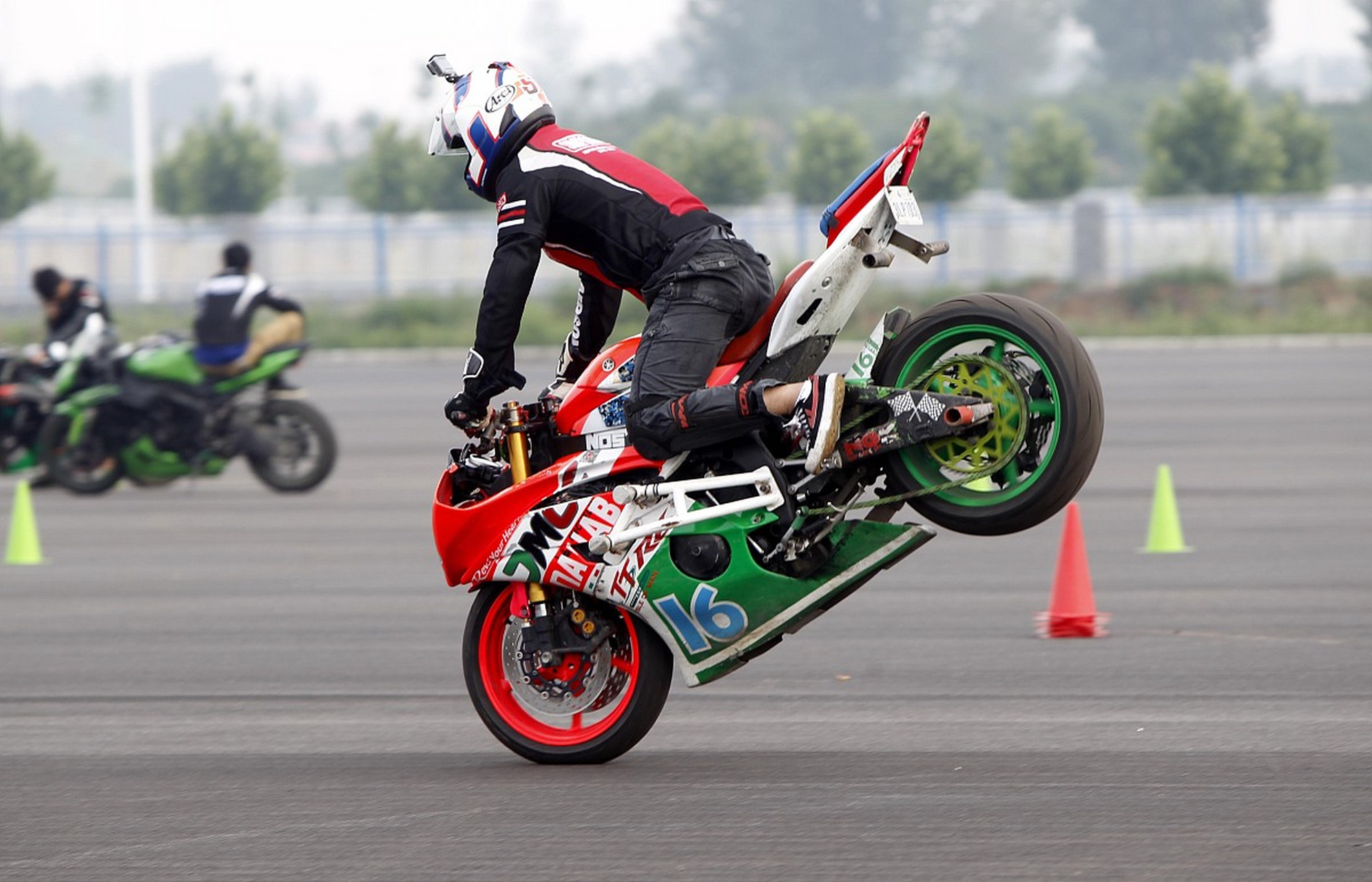 城府深的人具备卓越的观察力,情商,人脉资源,语言技巧,思维能力和性格