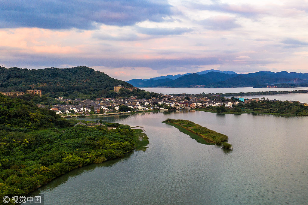 浙江宁波:航拍东钱湖秋色 群山环抱风光旖旎
