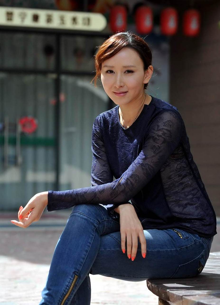 胡静结婚15周年纪念日,晒与老公亲密合照,甜蜜程度爆表!