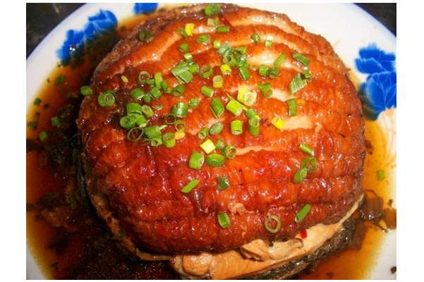 盐菜扣肉的美味,飘香了四周,挽留了心中的味道