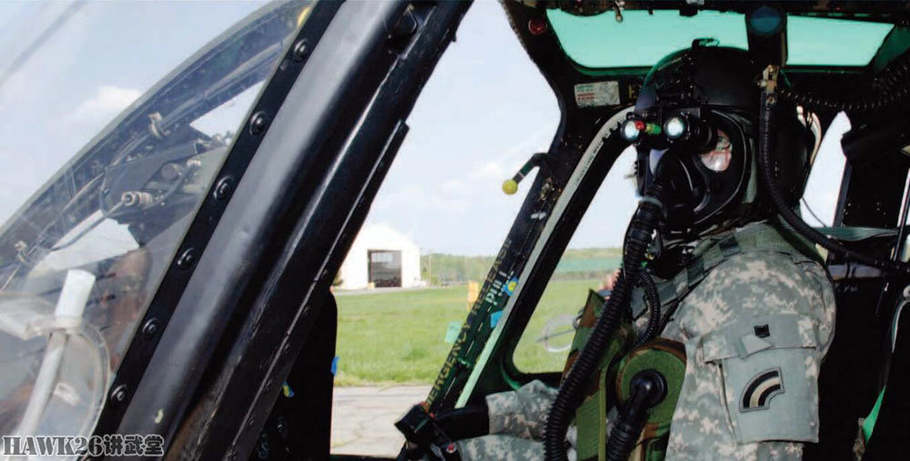 美军"阿帕奇"飞行员佩戴新型防毒面具亮相 为何引起轩然大波?