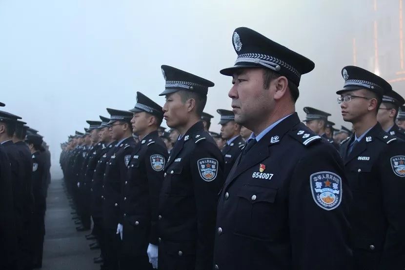 伊犁州公安局举行迎新年元旦升国旗仪式