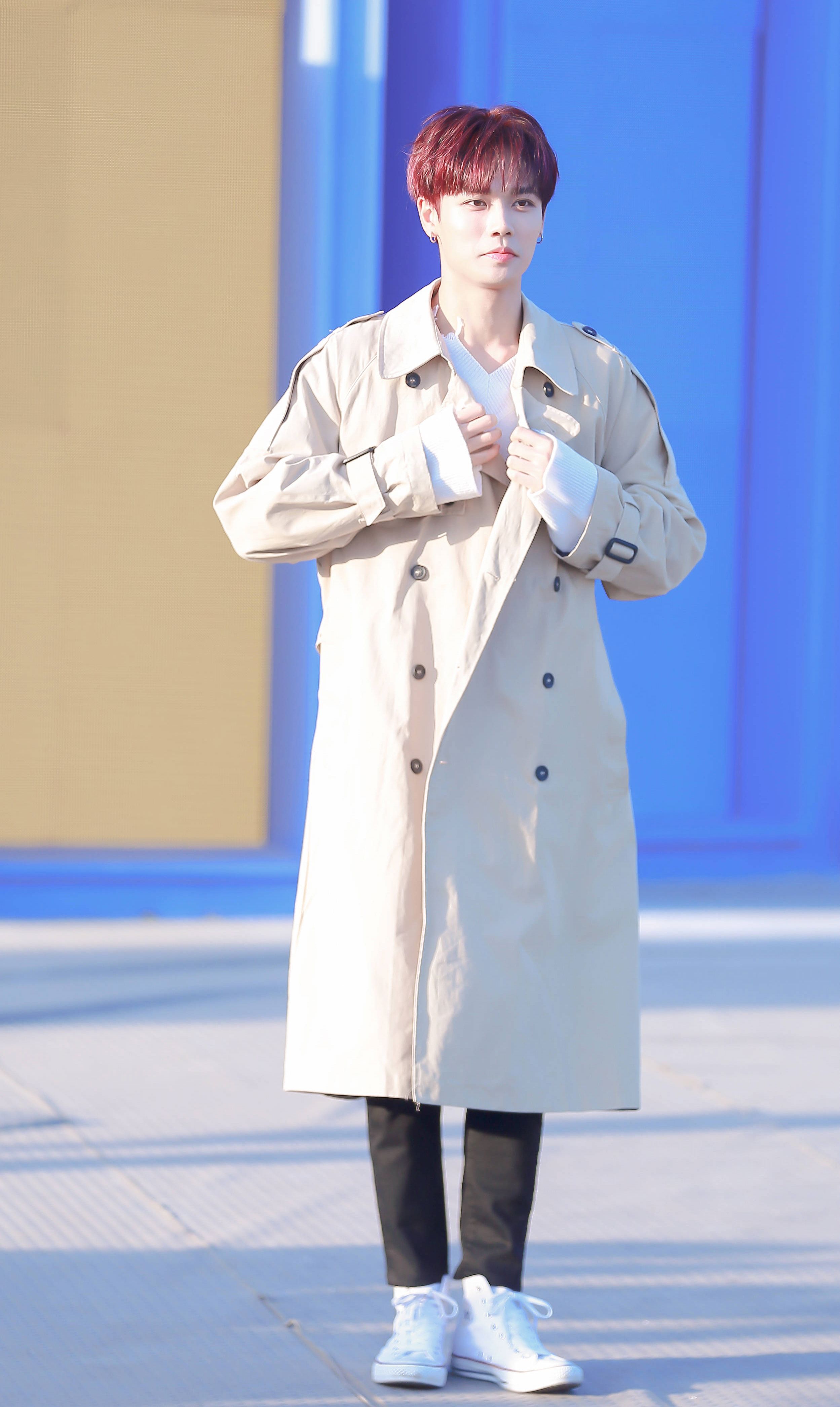 林彦俊红发look又帅出新高,行走的画报无疑,网友: 土偶颜值top1