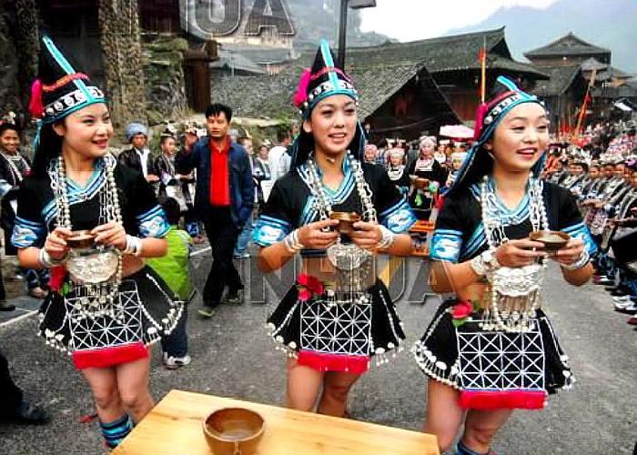 我国独特的"短裙苗族":姑娘全年都穿短裙,至今已有六百年历史