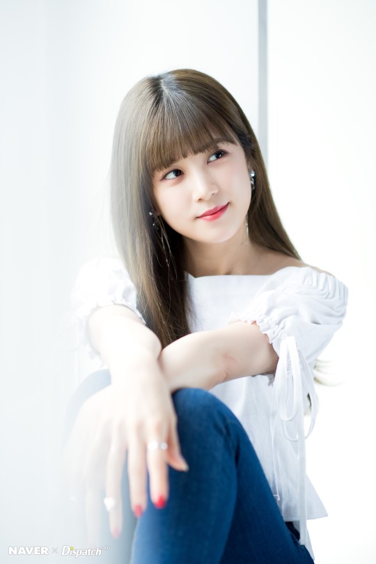 图为,apink组合成员金南珠拍摄的迷你专辑《one&six》宣传写真.