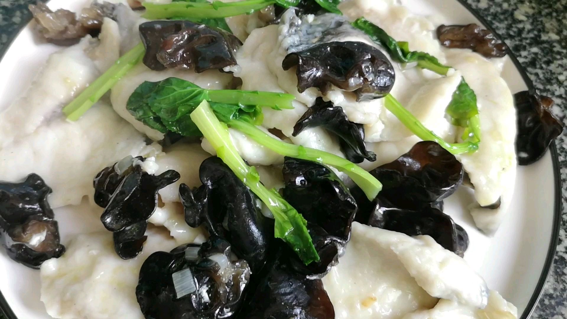 鲁菜经典菜:“滑炒鱼片”的制作方法,色泽鲜艳,口感滑嫩