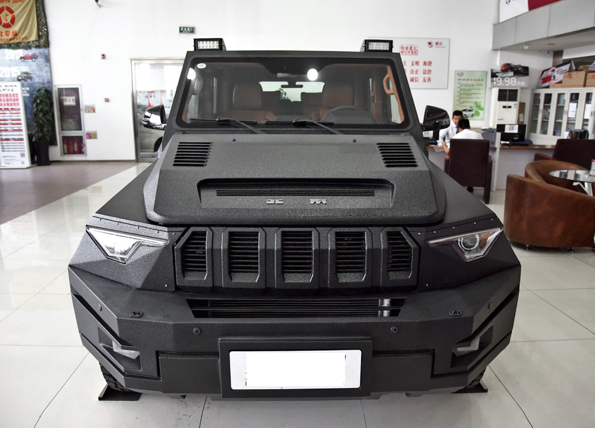 北汽造的防弹车,军用车底盘,车身有五角星,回头率高过奔驰g!