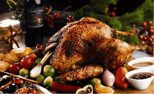 最最最传统的就是可以一起吃火鸡,互相送礼物.浓浓的节日气氛.